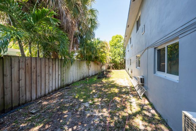 806 NE 16th Place 1-8, Fort Lauderdale, FL 33305