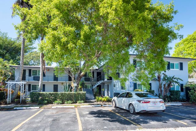 806 NE 16th Place 1-8, Fort Lauderdale, FL 33305