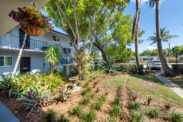 806 NE 16th Place 1-8, Fort Lauderdale, FL 33305