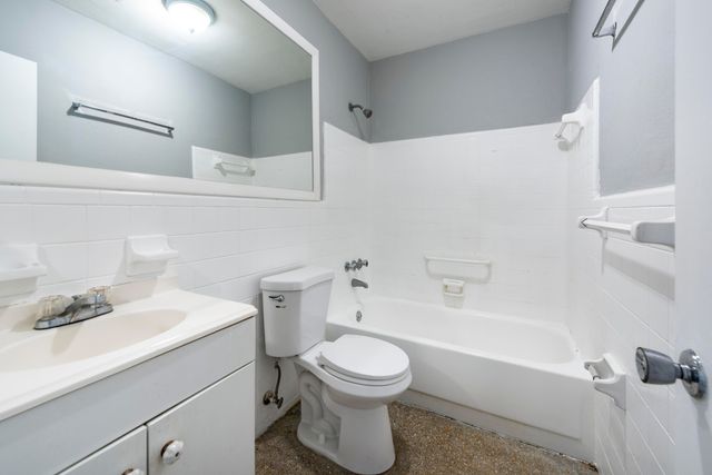 806 NE 16th Place 1-8, Fort Lauderdale, FL 33305
