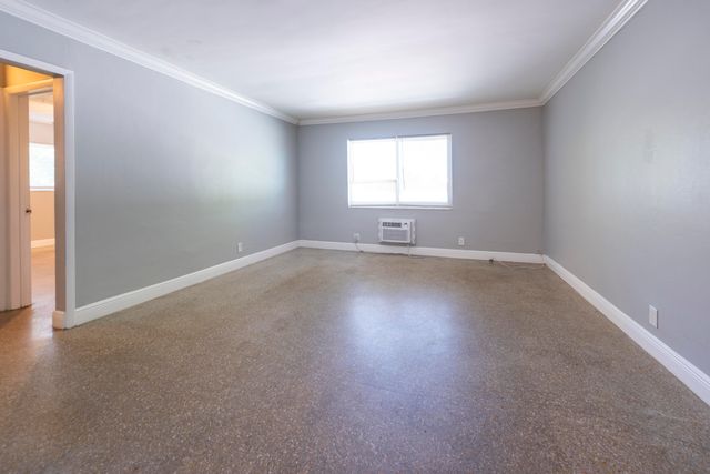 806 NE 16th Place 1-8, Fort Lauderdale, FL 33305