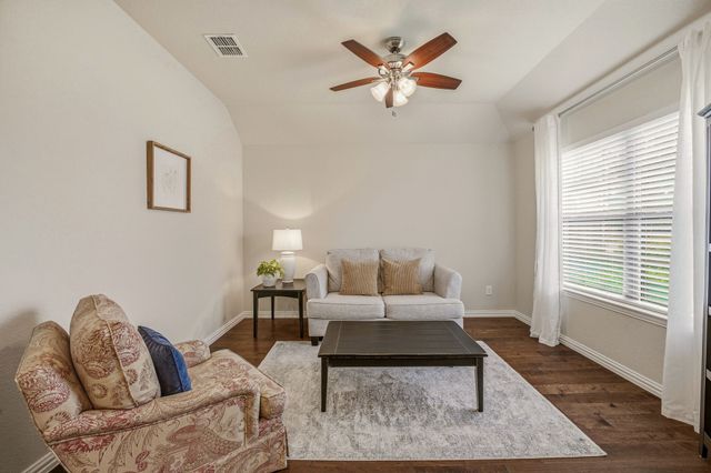 1021 Morningside Drive, Burleson, TX 76028