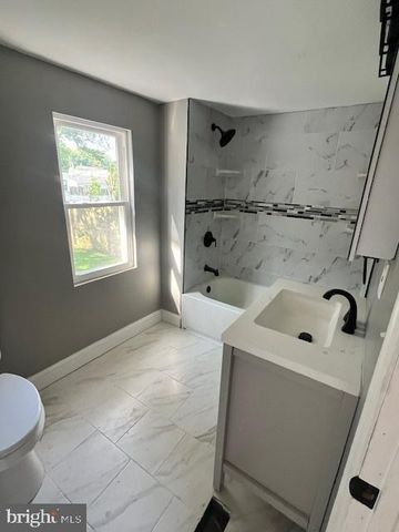 1960 MAPLE AVE, Croydon, PA 19021