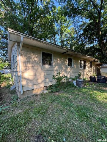 1511 S QUEENS Drive, Peoria, IL 61605