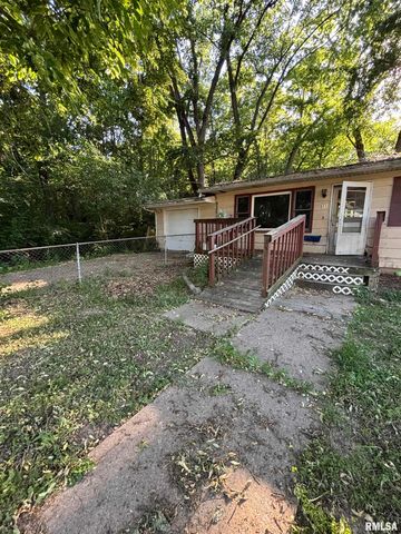 1511 S QUEENS Drive, Peoria, IL 61605