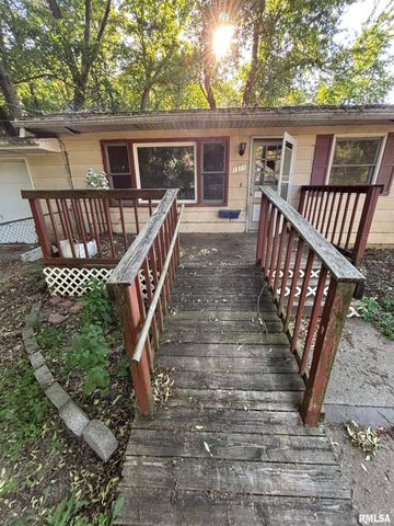 1511 S QUEENS Drive, Peoria, IL 61605