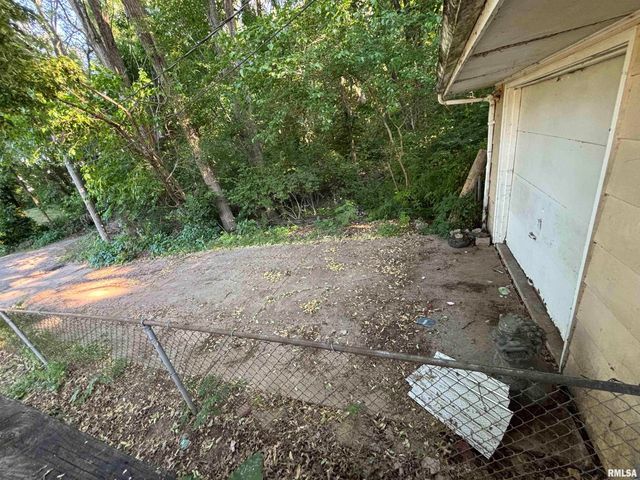 1511 S QUEENS Drive, Peoria, IL 61605