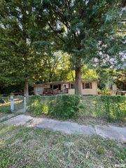 1511 S QUEENS Drive, Peoria, IL 61605