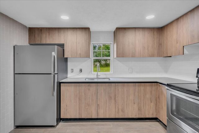 72 W 1st St, Hillsboro, TN 37342