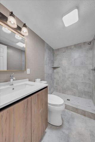 72 W 1st St, Hillsboro, TN 37342