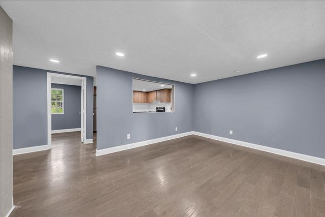 72 W 1st St, Hillsboro, TN 37342