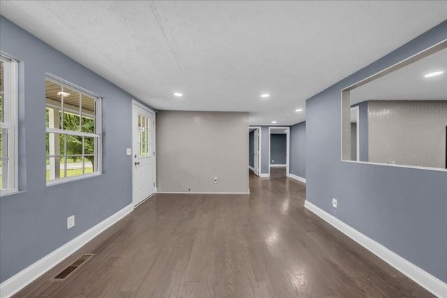 72 W 1st St, Hillsboro, TN 37342