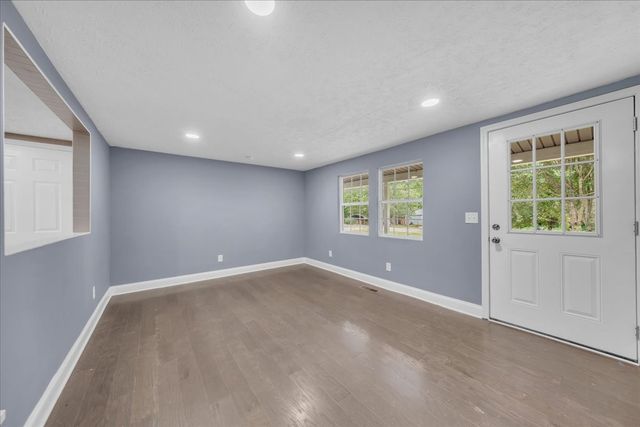 72 W 1st St, Hillsboro, TN 37342