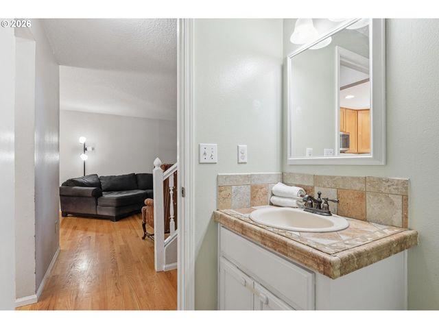 6714 Se ARIEL St, Hillsboro, OR 97123