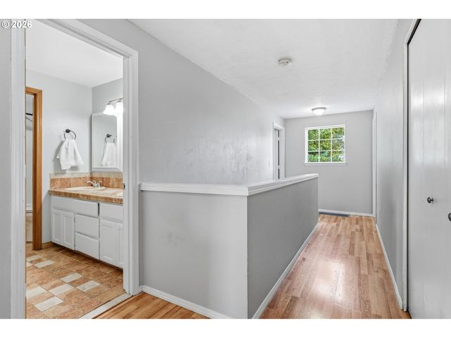6714 Se ARIEL St, Hillsboro, OR 97123