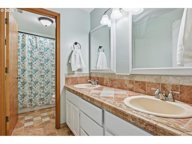 6714 Se ARIEL St, Hillsboro, OR 97123