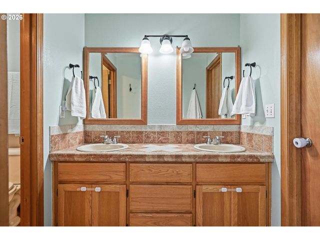 6714 Se ARIEL St, Hillsboro, OR 97123