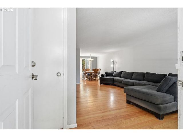 6714 Se ARIEL St, Hillsboro, OR 97123