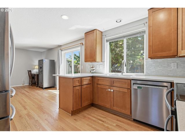 6714 Se ARIEL St, Hillsboro, OR 97123