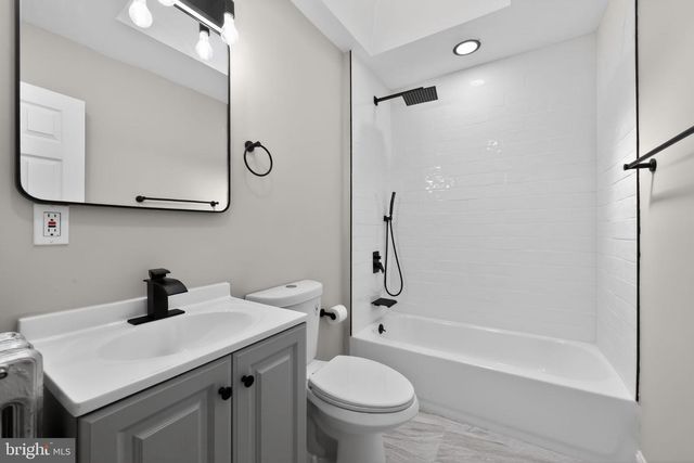 22 SUMMIT ST, Darby, PA 19023