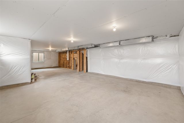 4676 180th Street, Urbandale, IA 50323