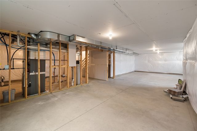 4676 180th Street, Urbandale, IA 50323