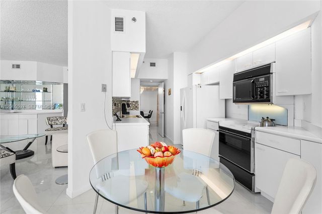 16485 Collins Ave PH35C, Sunny Isles Beach, FL 33160