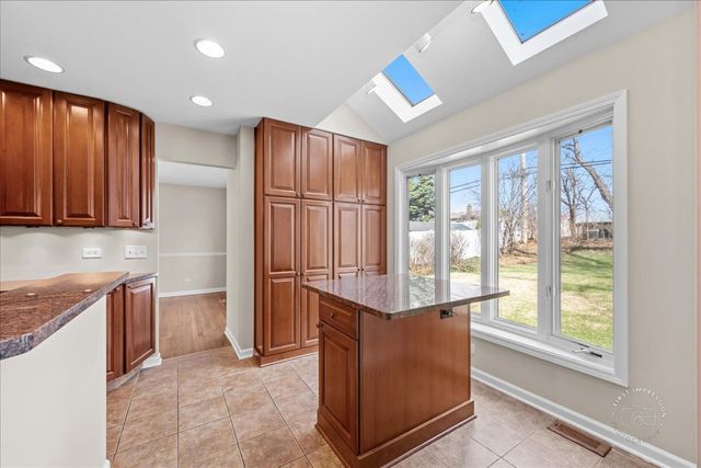 21W080 22nd Street, Lombard, IL 60148