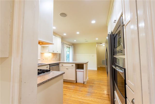 48 Pleasant Street, Portsmouth, RI 02871