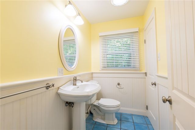 48 Pleasant Street, Portsmouth, RI 02871