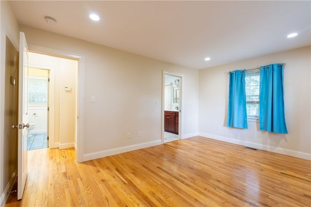 48 Pleasant Street, Portsmouth, RI 02871