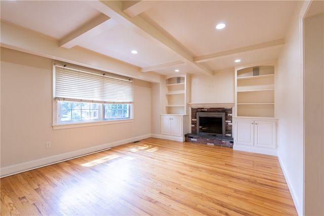 48 Pleasant Street, Portsmouth, RI 02871