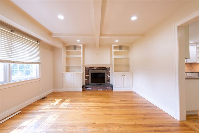 48 Pleasant Street, Portsmouth, RI 02871