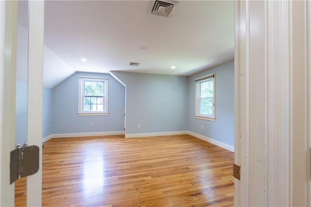 48 Pleasant Street, Portsmouth, RI 02871