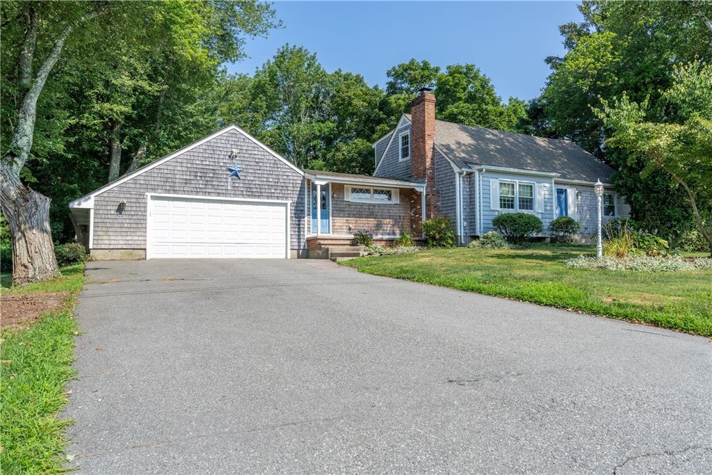 48 Pleasant Street, Portsmouth, RI 02871