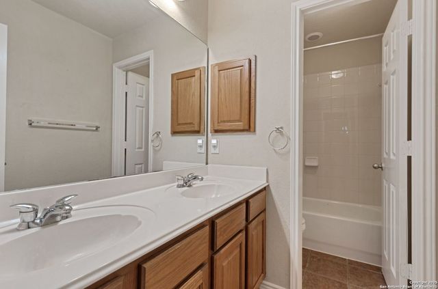 15707 Amador Rio, Helotes, TX 78023
