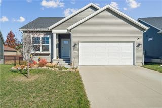 9014 Grand Oaks Drive NE, Cedar Rapids, IA 52402