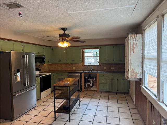 703 N Parmele Street, Leonard, TX 75452