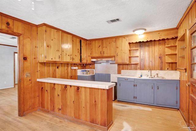 533 Ditmar St, Pensacola, FL 32503