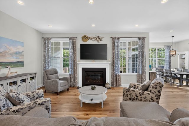 58 Woody Nook, Plymouth, MA 02360