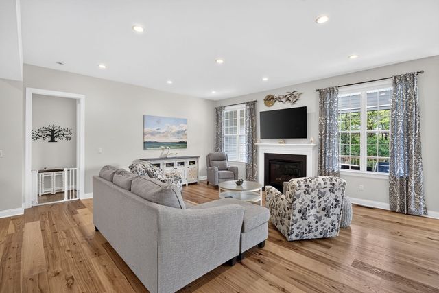 58 Woody Nook, Plymouth, MA 02360