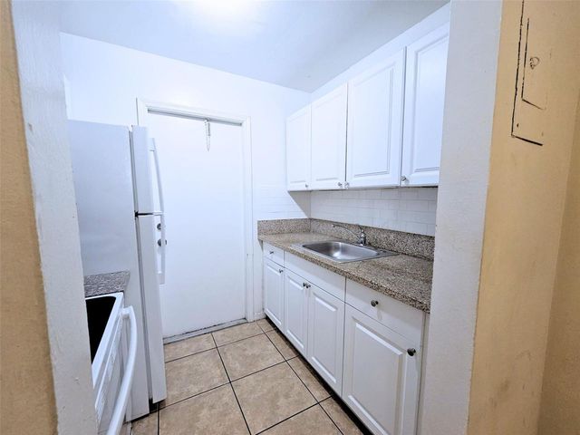 3741 SW 1st Street 11, Fort Lauderdale, FL 33312