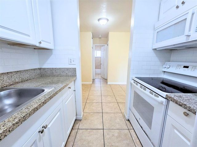 3741 SW 1st Street 11, Fort Lauderdale, FL 33312