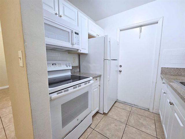 3741 SW 1st Street 11, Fort Lauderdale, FL 33312