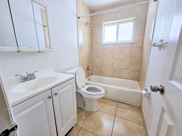 3741 SW 1st Street 11, Fort Lauderdale, FL 33312