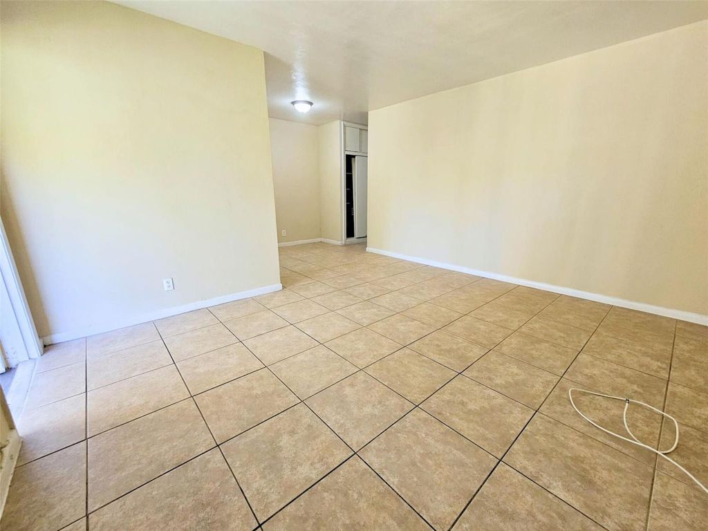 3741 SW 1st Street 11, Fort Lauderdale, FL 33312