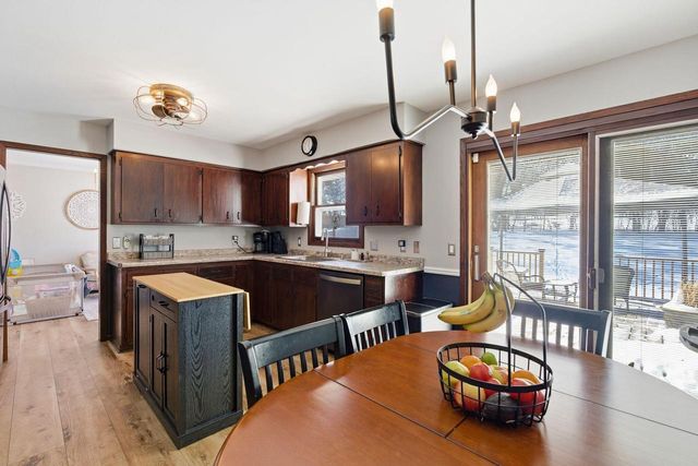 2842 Coventry LANE, Waukesha, WI 53188