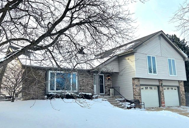 2842 Coventry LANE, Waukesha, WI 53188