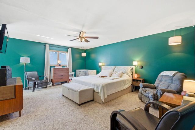 2842 Coventry LANE, Waukesha, WI 53188