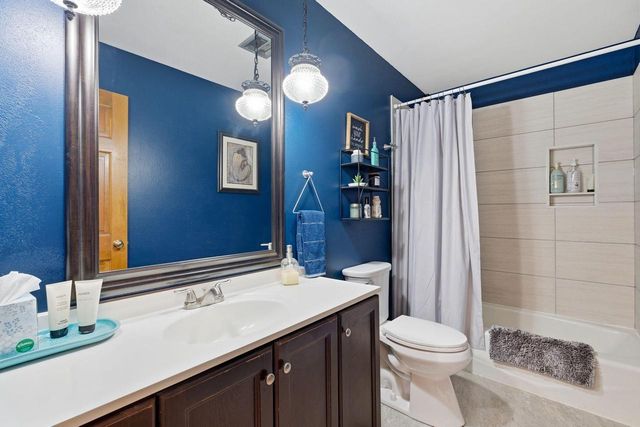 2842 Coventry LANE, Waukesha, WI 53188